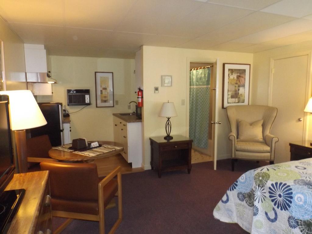 Footbridge North Hotel Wells Room photo